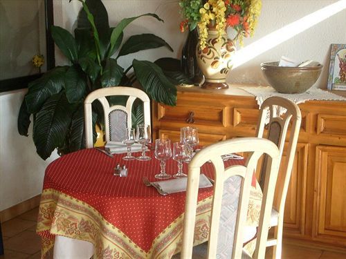Logis Heraclee Saint-Gilles  Esterno foto
