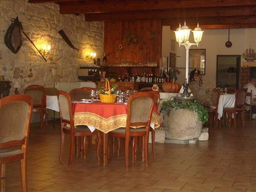 Logis Heraclee Saint-Gilles  Esterno foto